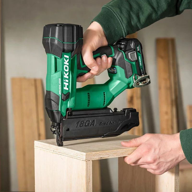 Cloueur de finition HIKOKI NT1850DAWXZ 18V BRUSHLESS 16/50mm gauge 18 + 2 batt 2,0Ah + chargeur avec accessoires