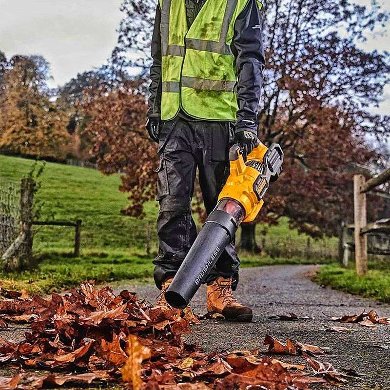 Souffleur 54V DEWALT DCMBA572X1-QW avec une batterie de 9,0 Ah FLEXVOLT