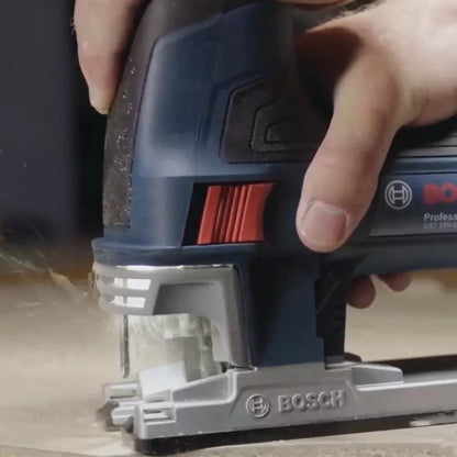 Scie sauteuse sans-fil BOSCH 06015B0000 GST 18V-155 SC Professionnal dans L-boxx 136 avec lames (sans batteries, sans chargeur)