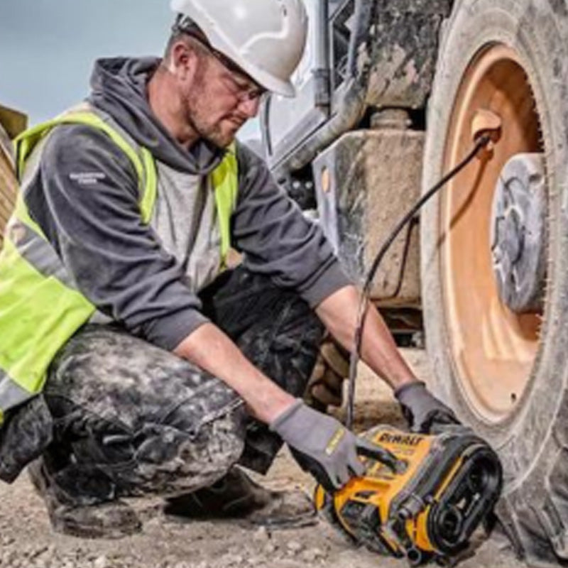 Gonfleur XR 18V DEWALT DCC018N-XJ (sans batterie)