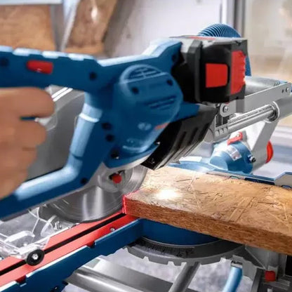 SCIE RADIALE 216mm 18V Biturbo BOSCH GCM 18V-216 D solo Carton