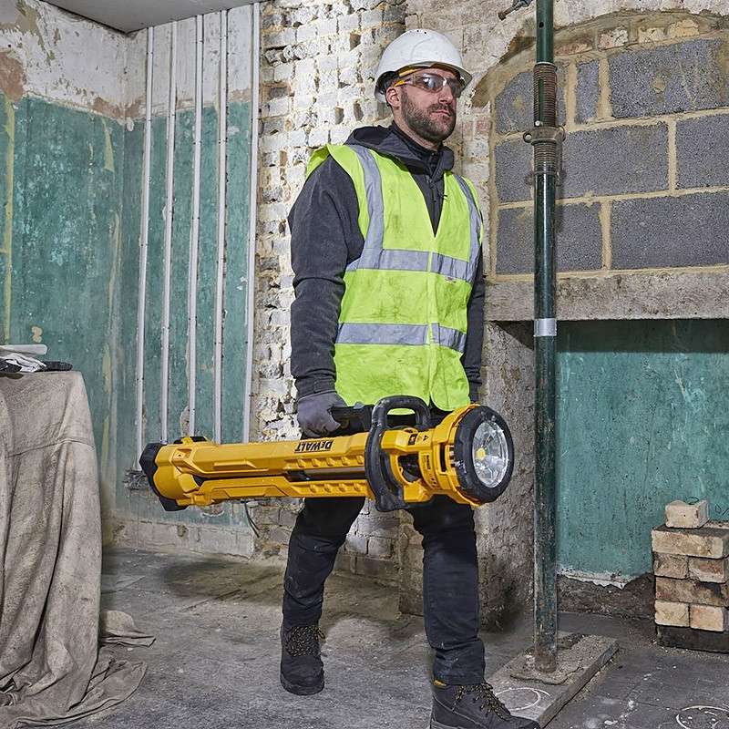 Projecteur de chantier DEWALT DCL079 avec Trépied 18V XR (vendu sans batterie)